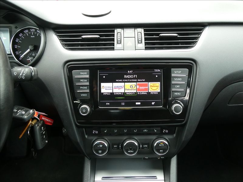 Škoda Octavia 1,6 TDi 81kW STYLE, DPH, ČR - fotka 27 z 38