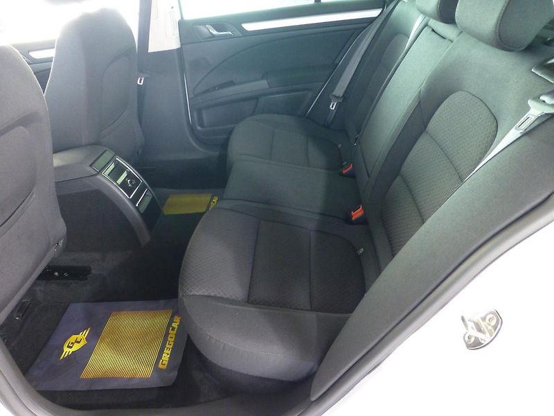 Škoda Superb (2014) 2,0TDI*NAV*PARK S*VYHŘ.S*XENON - fotka 16 z 29