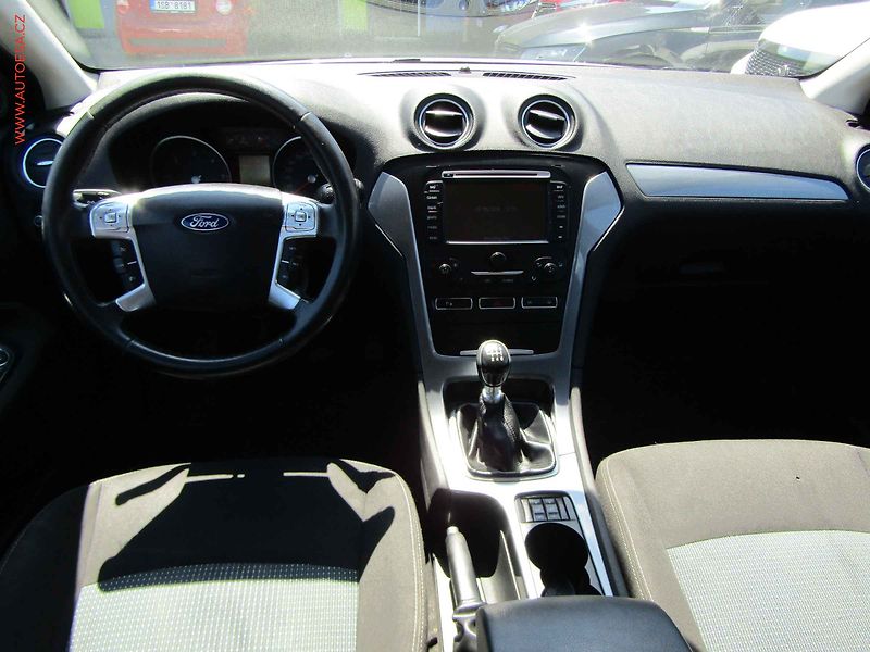 Ford Mondeo (2012) 2.0TDCi, AC, TZ, park.asist - fotka 8 z 21