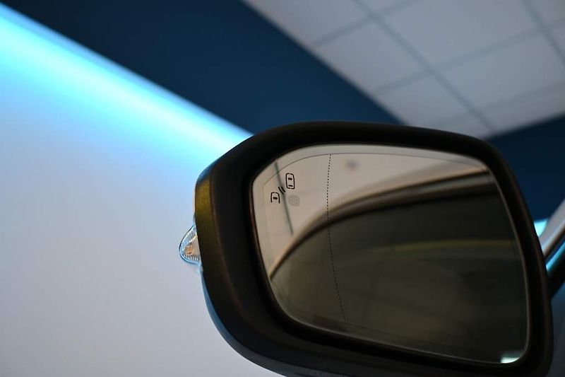 Ford Mondeo (2021) 2.0 VIGNALE 140 KW LED ACC Mas - fotka 27 z 39