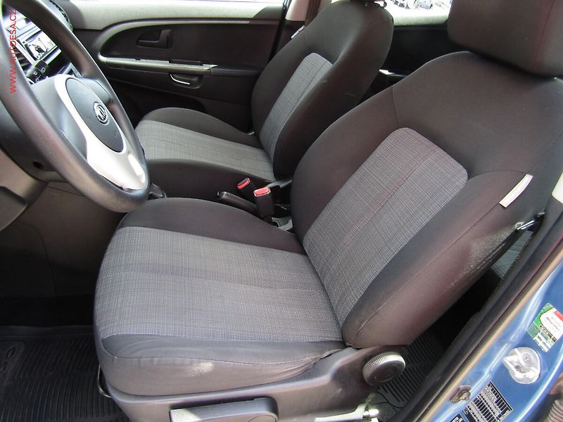 Kia Venga (2010) 1.4 CVVT, ČR - fotka 9 z 14