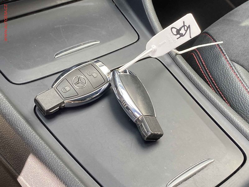 Mercedes-Benz CLA (2015) 2.0 i 250, AT, bixen, navi - fotka 20 z 20
