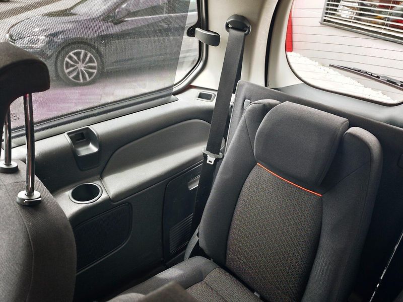 Ford Galaxy (2006) 2,0 TDCi 103 Kw Ghia 7 míst - fotka 13 z 29