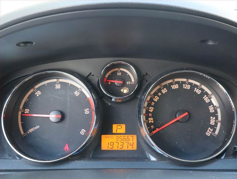 Opel Antara (2007) 2.0 CDTI, 4X4, Automat - fotka 11 z 17