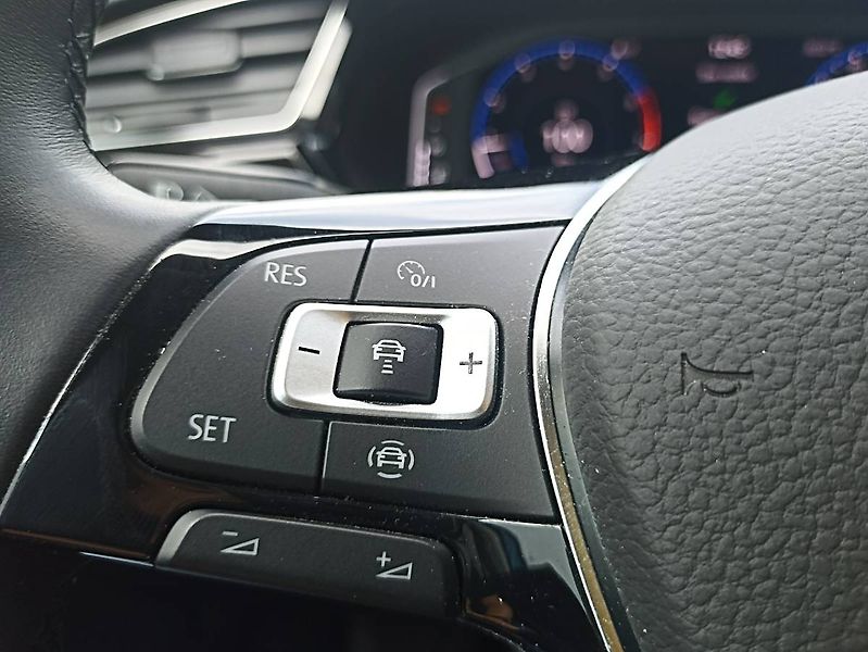 Volkswagen Touran (2022) 1.5TSI Highline Webasto Matrix - fotka 33 z 35