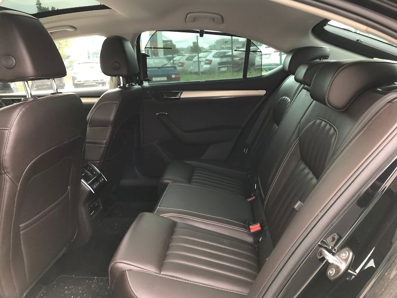 Škoda Superb (2020) GRT L K TS 200/2.0 A7A - fotka 33 z 35