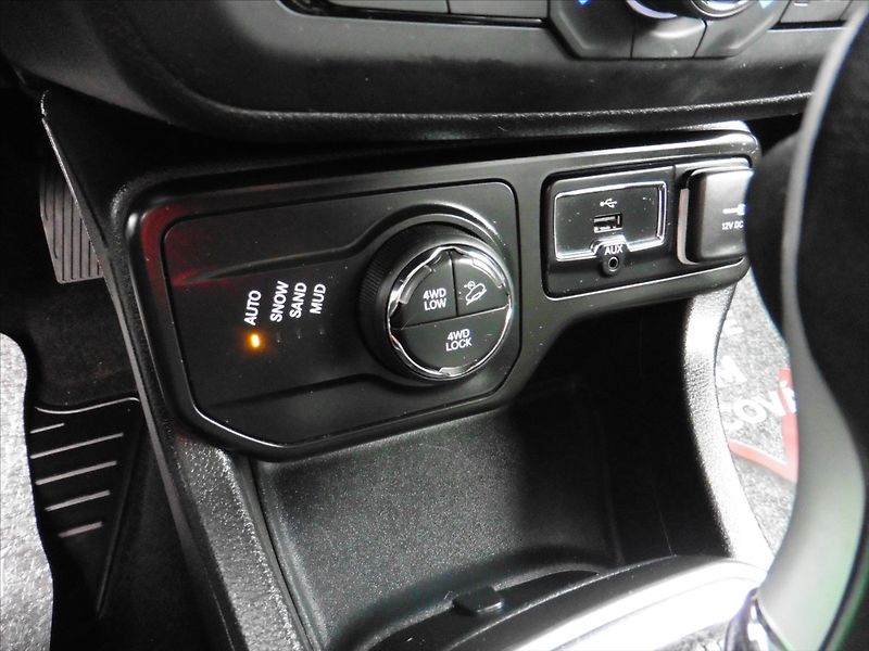 Jeep Renegade 2.0 Mjt 140k Limited 4WD - fotka 20 z 23