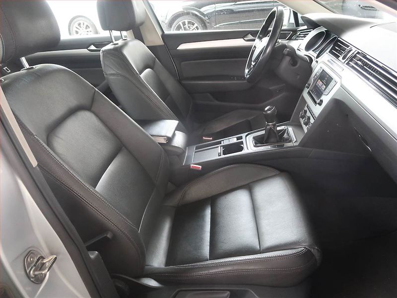 Volkswagen Passat (2014) 2.0 TDI, Navi, Tempomat - fotka 9 z 16