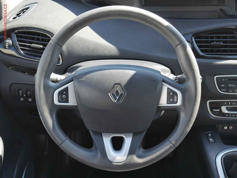 Renault Scénic (2011) 2.0i, AT, AC, park.asist - fotka 18 z 20