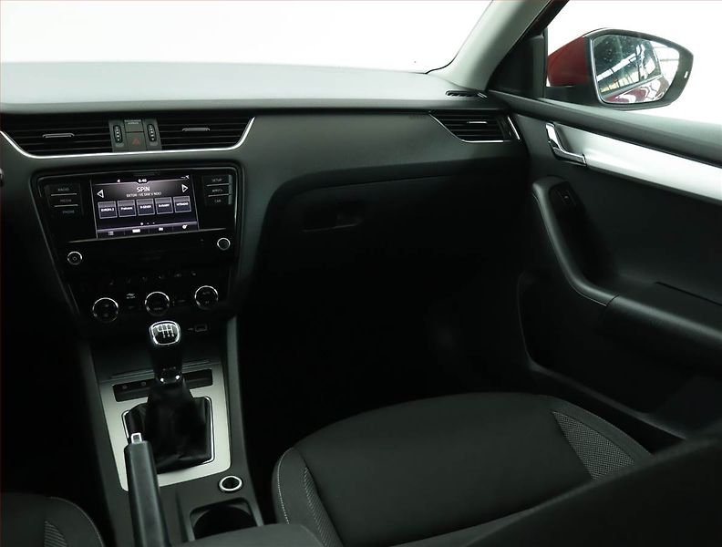 Škoda Octavia (2019) Ambition 1.5 TSI, Serv.kniha - fotka 8 z 15