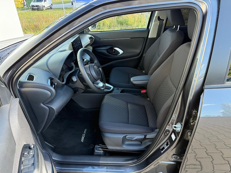 Toyota Yaris Cross 1.5 HSD e-CVT Comfort FWD - fotka 11 z 26