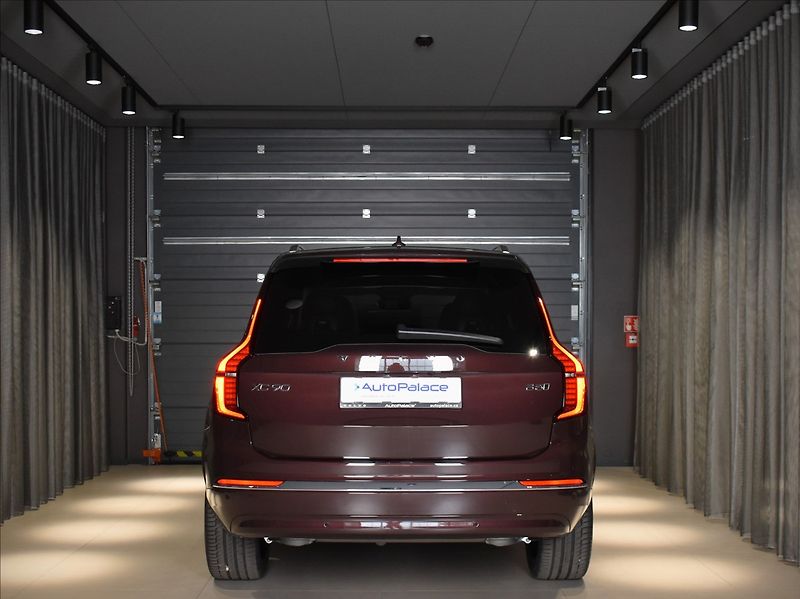 Volvo XC90 (2026) 2,0 B5  Plus Bright - fotka 5 z 38