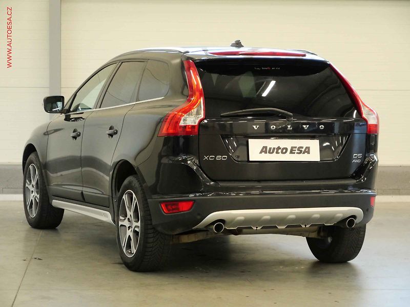 Volvo XC60 (2011) 2.4d 4x4, 2.maj, Xenon, kůže - fotka 6 z 21