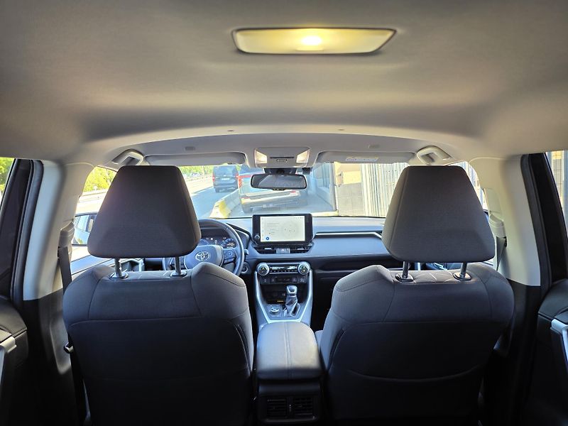 Toyota RAV4 2.0-4x4-AUT-1.MAJITEL-ZÁRUKA - fotka 37 z 40