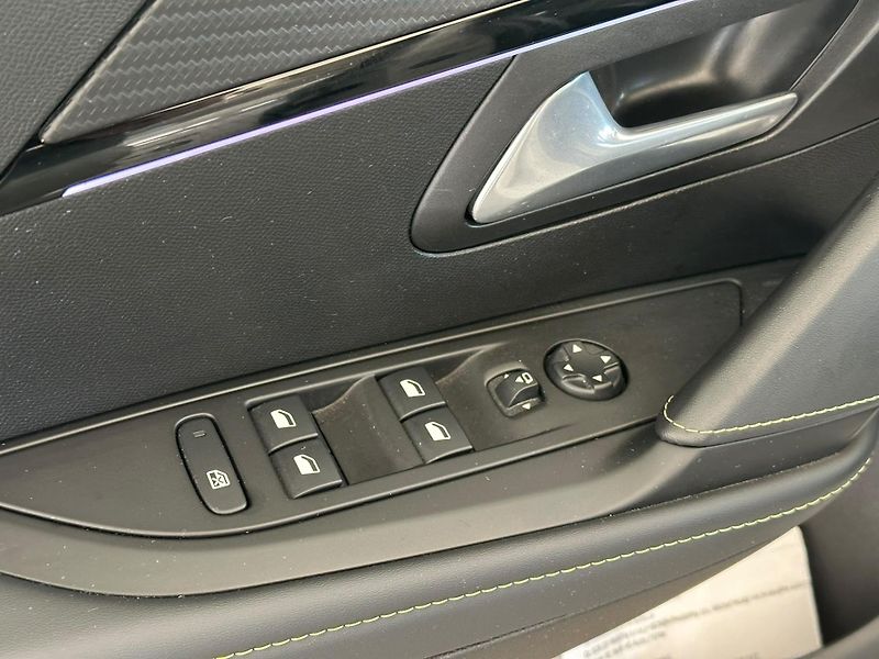 Peugeot 208 (2021) 208-e GT,136HP,ČR,DPH,1.maj. - fotka 19 z 20