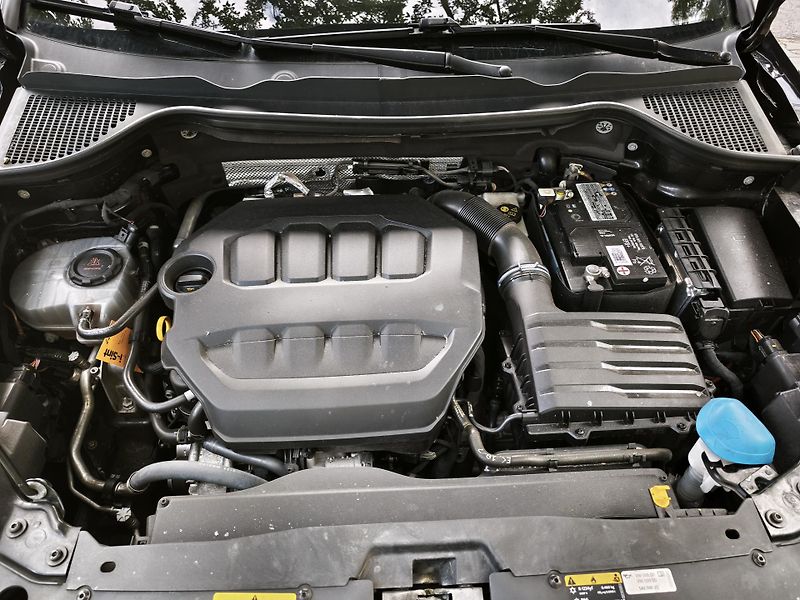 Škoda Karoq (2023) S-line 2.0 TSI 140 kW 4x4 DSG - fotka 25 z 27