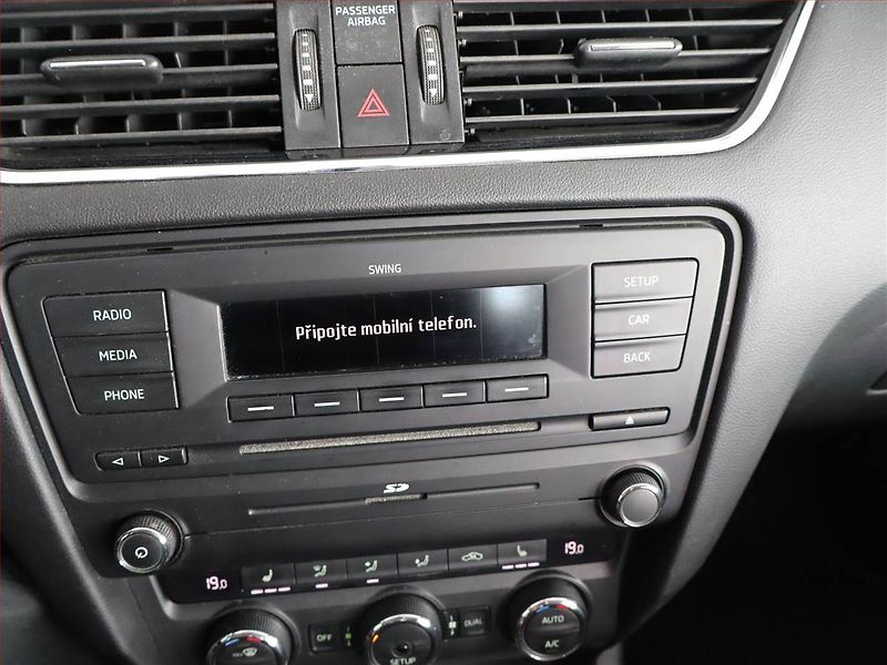 Škoda Octavia (2013) 1.6 TDI, Serv.kniha, Tempomat - fotka 18 z 18