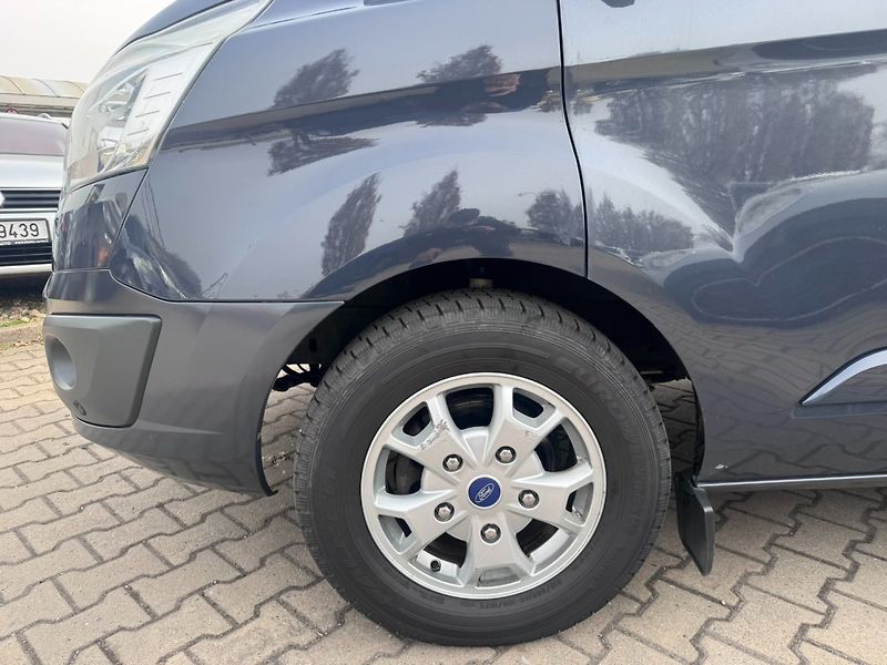 Ford Tourneo Custom (2013) 2,2D 114KW 8X  2X ŠOUP. SERVIS - fotka 14 z 50