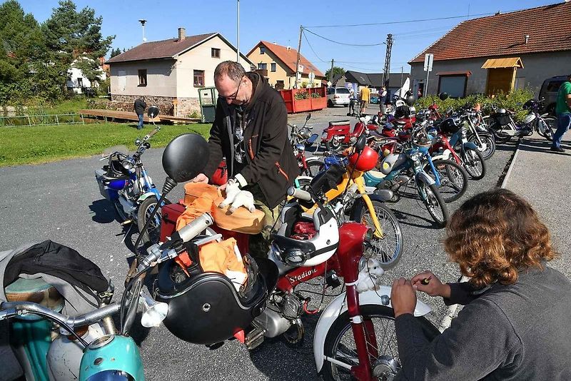 Kublovský sraz mopedů