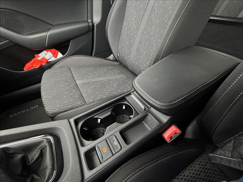 Škoda Octavia 2,0 TDI 85kW Style - fotka 35 z 36