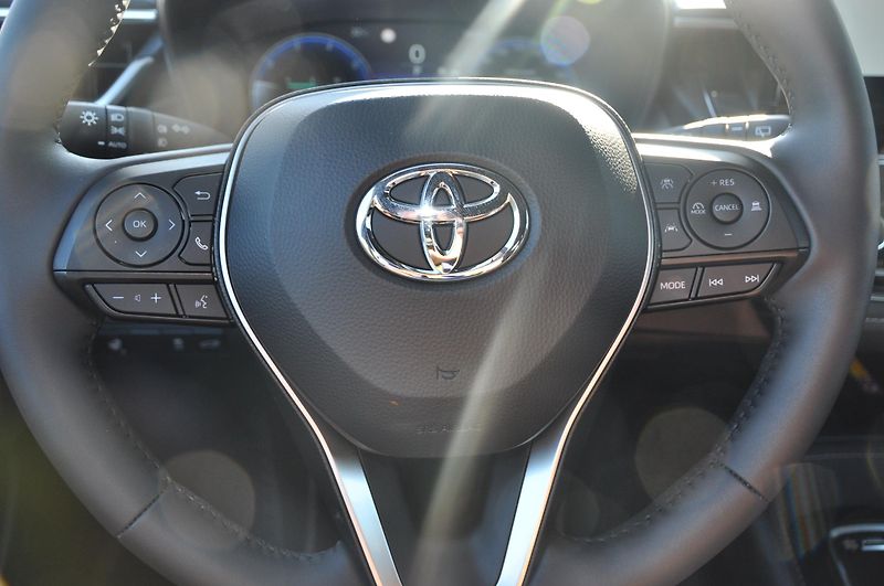 Toyota Corolla 1.8 Hybrid KOMBI - fotka 11 z 18
