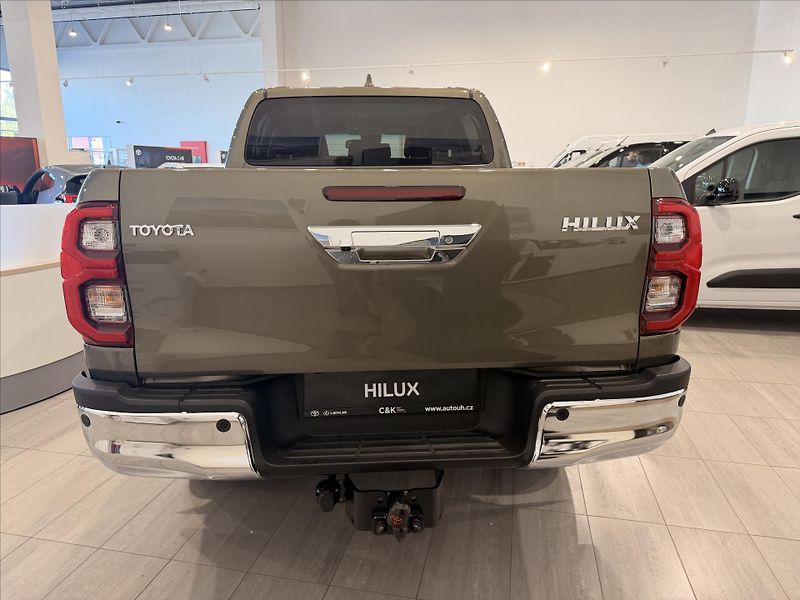 Toyota Hilux (2025) 2,8 Executive  Double Cab Dies - fotka 2 z 13