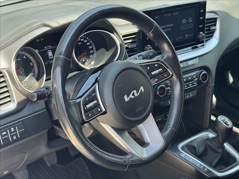 Kia Ceed 1,6 CRDI 100kW Exclusive ČR DP - fotka 10 z 31