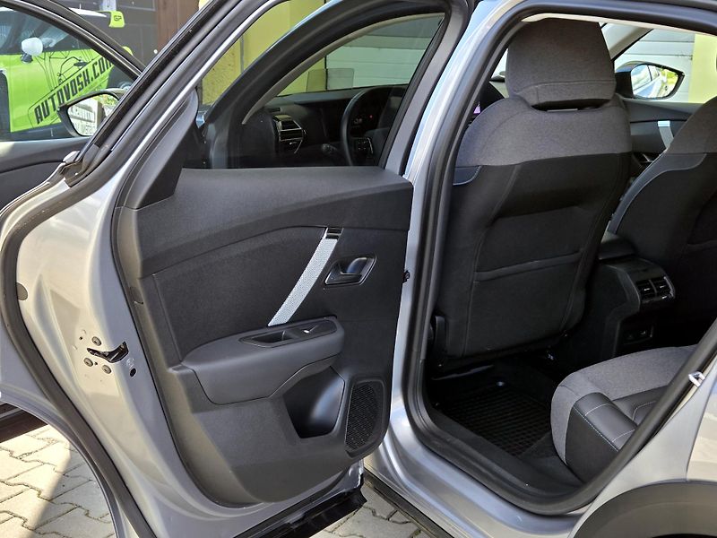 Citroën C4 X T Shine 96kW AT8 SERV.KN*      - fotka 13 z 42