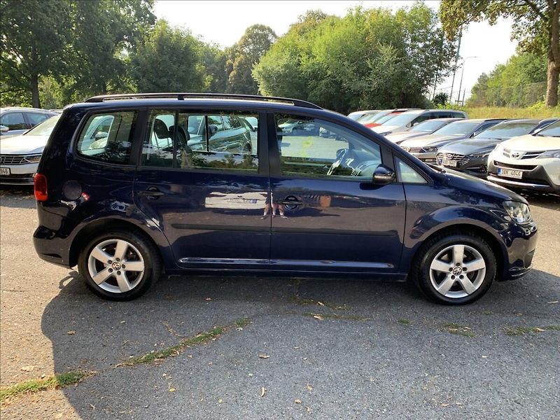 Volkswagen Touran 1,6 TDI DSG - fotka 4 z 17