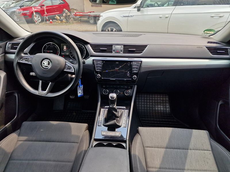 Škoda Superb 2,0TDI 110KW NAVI VÝHŘEV  - fotka 12 z 20