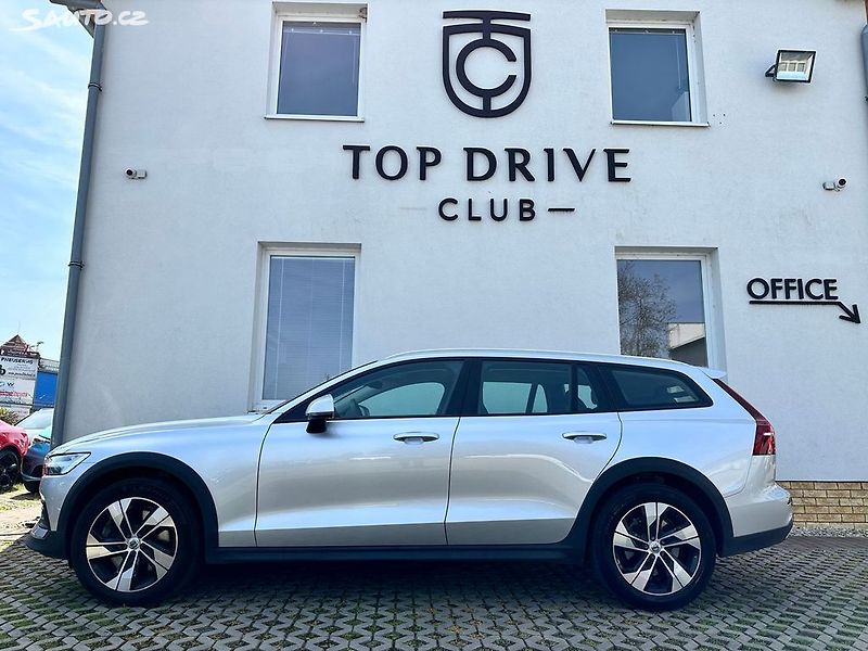 Volvo V60 CC/B4/AWD/NezT/TZ/H&K/Skladem - fotka 6 z 17