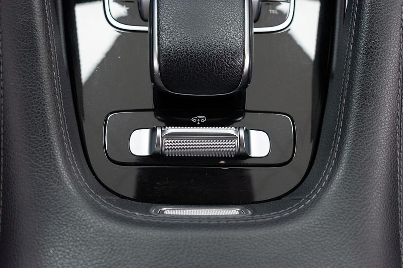 Mercedes-Benz GLE 400d 4M REZERVACE - fotka 25 z 51