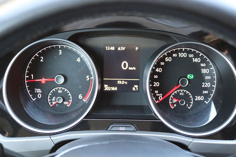 Volkswagen Touran 2.0TDI DSG 110kW - fotka 27 z 50