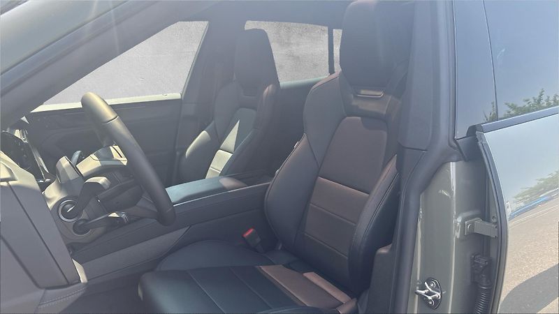 Porsche Cayenne Electric - fotka 15 z 24