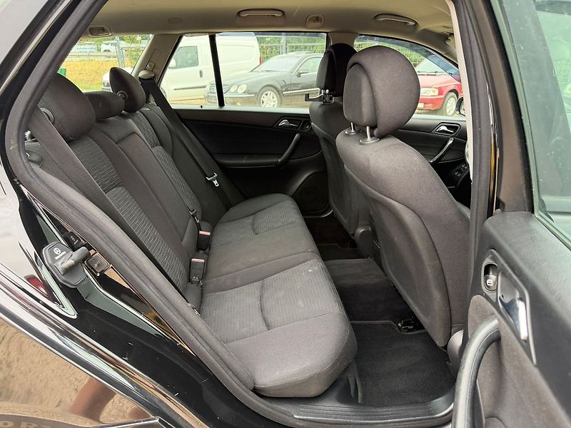Mercedes-Benz Třídy C C 220 CDI Avantgarde - fotka 19 z 28
