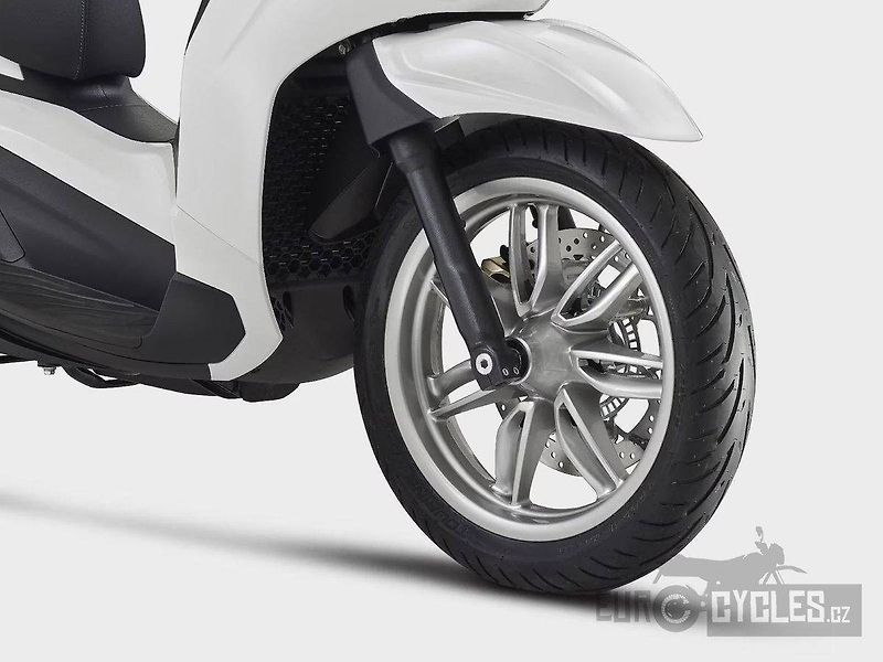 Piaggio Beverly 400 (2026) Euro 5+ - AKCE - 25 000Kč - fotka 4 z 5
