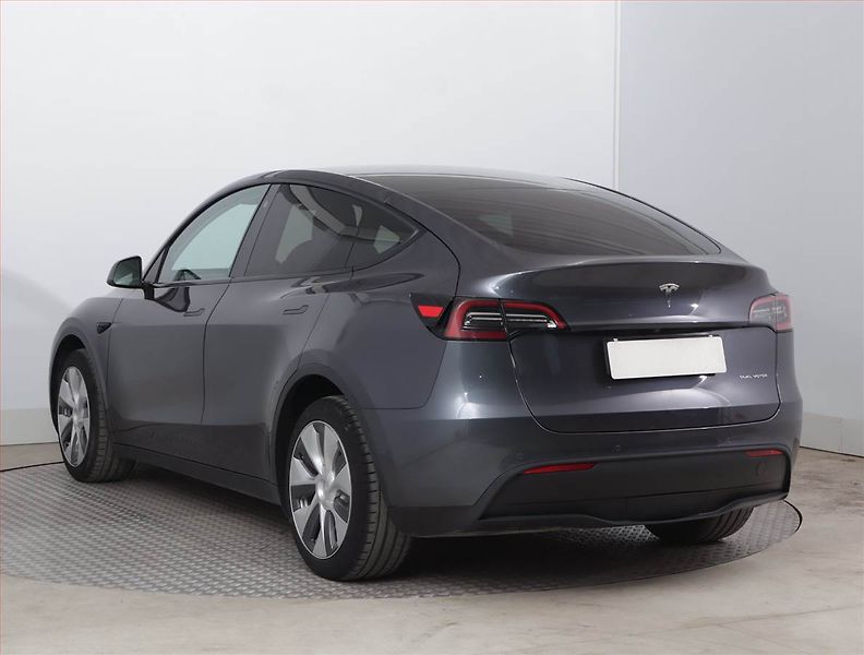 Tesla Model Y (2022) Long Range AWD 79kWh, SoH 89% - fotka 4 z 24