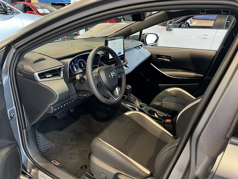 Toyota Corolla 2.0HEV, GR Sport - fotka 13 z 31