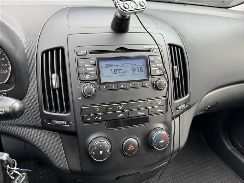 Hyundai i30 1,4 i Trikolor Plus ČR - fotka 18 z 26
