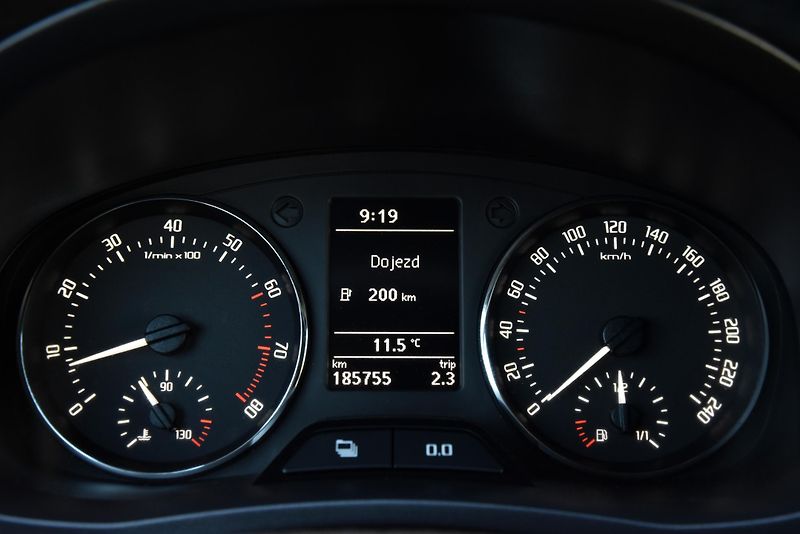 Škoda Fabia 1.2 TSi MONTE CARLO,KLIMA,TEMP - fotka 16 z 43