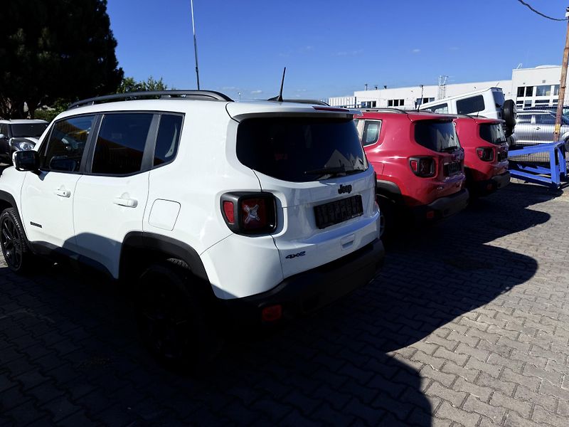 Jeep Renegade (2022) 1.3 T4 REZERVOVÁNO - fotka 41 z 43