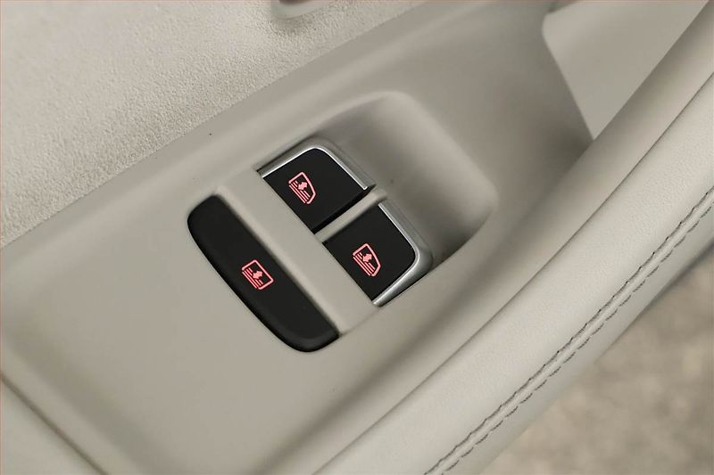Audi S8 (2013) 4.0 TFSi - fotka 14 z 21