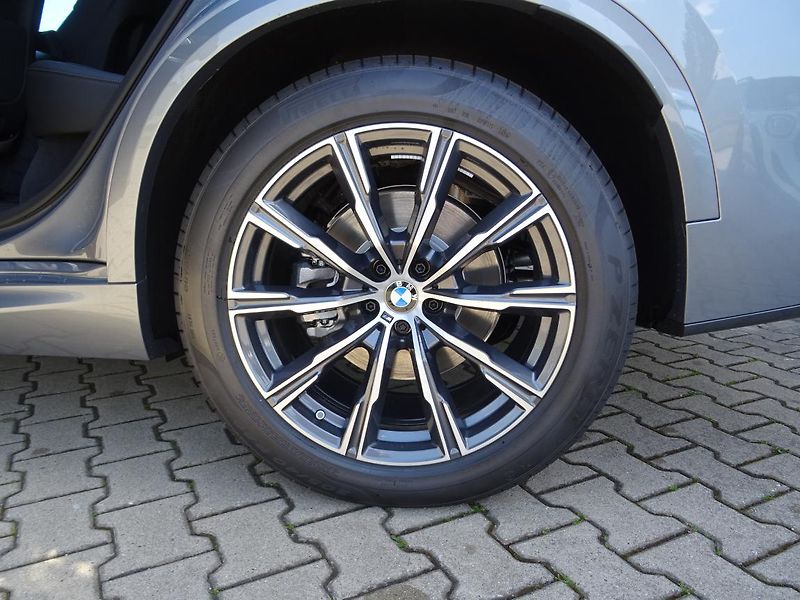 BMW X5 xDrive30d - fotka 7 z 7