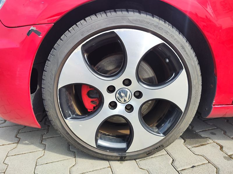 Volkswagen Golf 2.0 TSi/155kW GTI ČR 1.Maj. - fotka 25 z 27