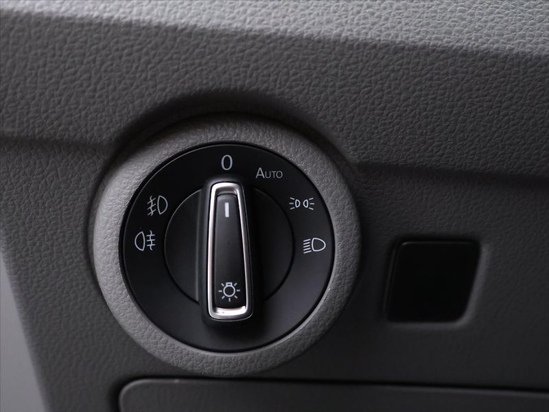 Volkswagen Caravelle 2,0 TDI 150kW DSG Long LED DPH - fotka 17 z 36