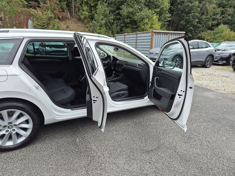 Škoda Superb Combi 2,0TDi 110kw DSG 17ALU - fotka 17 z 53