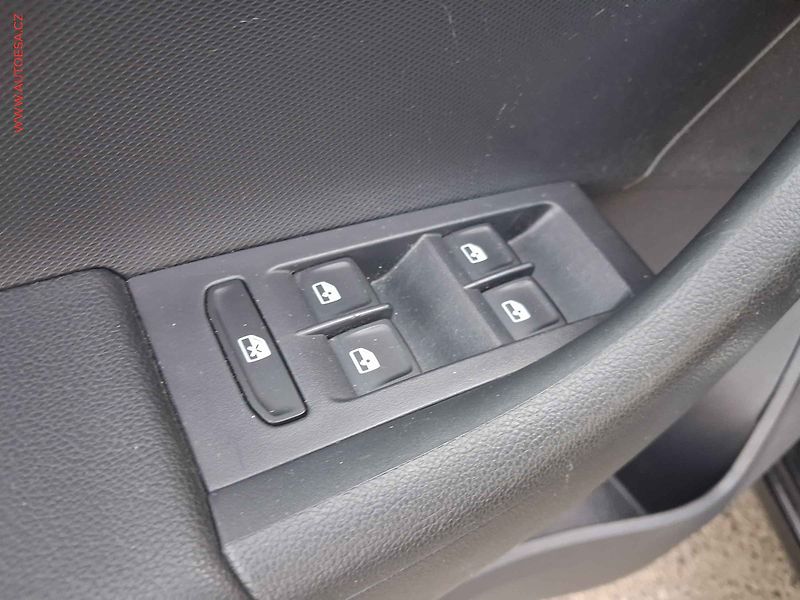 Škoda Rapid (2018) 1.0 TSi, Clever, TZ, bixenon - fotka 13 z 17