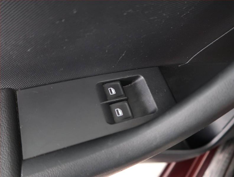 Škoda Rapid (2013) 1.2 TSI, Vyhř. sedaček - fotka 17 z 18