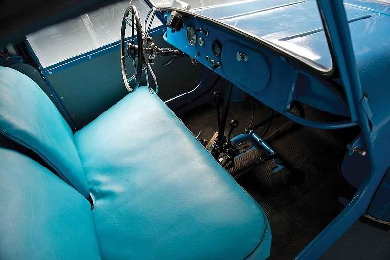 SMZ S-3A poháněl slabý dvoutaktní motor z motocyklu.