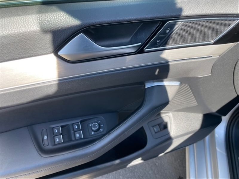 Volkswagen Passat 2,0 TDI Highline AT - fotka 11 z 11